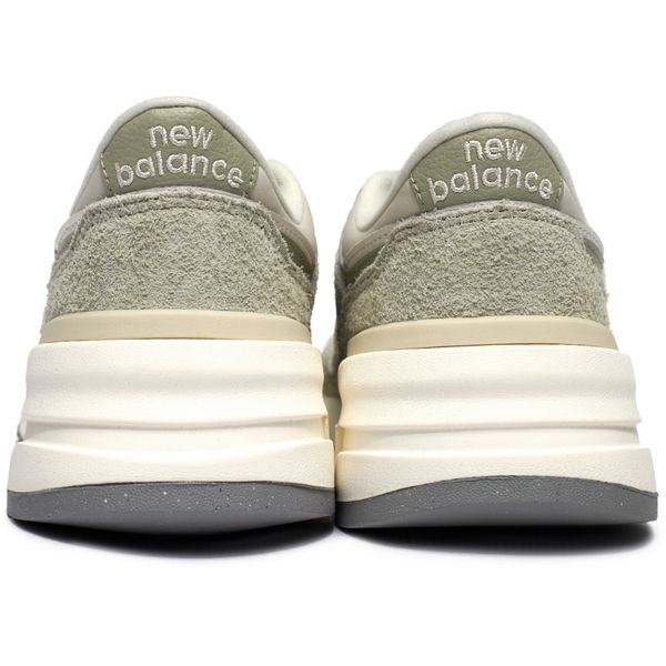 Womens New Balance 997 Trainers In Soft Green Soletrader