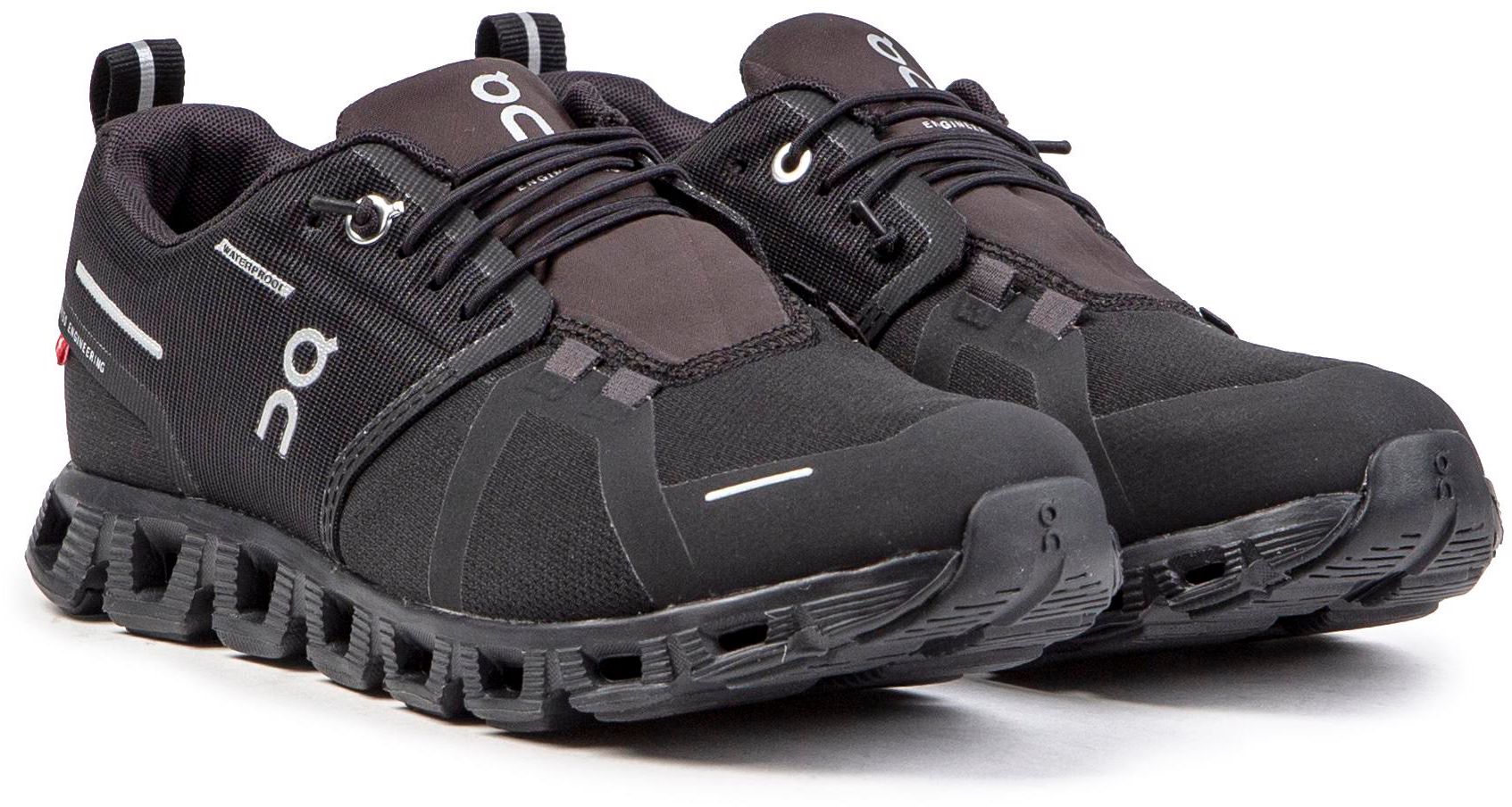 Womens On Cloud 5 Waterproof Sneakers In Black Soletrader