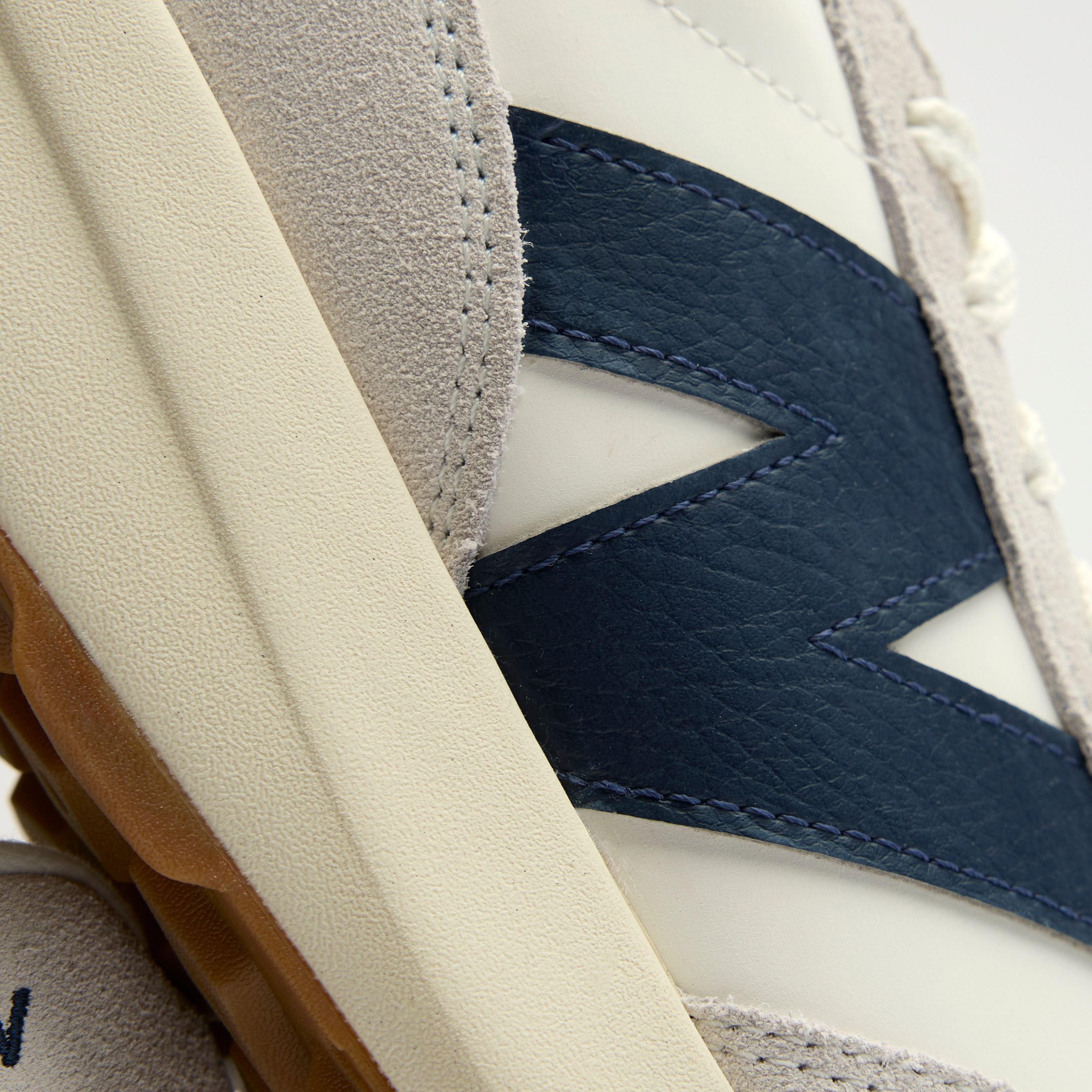 ◆日本未入荷◆ New Balance ML703NCS - navy Mens New Balance 370 Sneakers In Sea Salt/Navy Blue | Soletrader