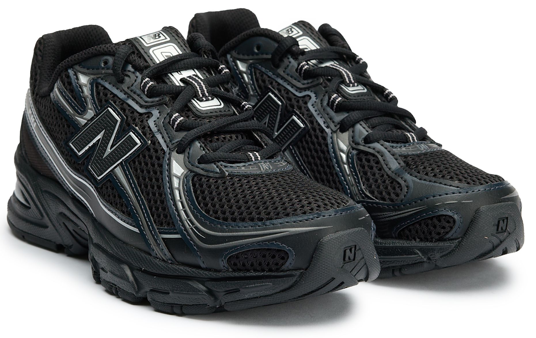 Womens New Balance 740 Sneakers In Black | Soletrader
