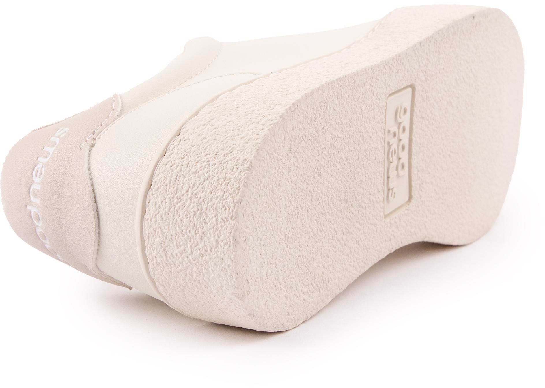 Mens & Womens Good News Venus Sneakers In White | Soletrader